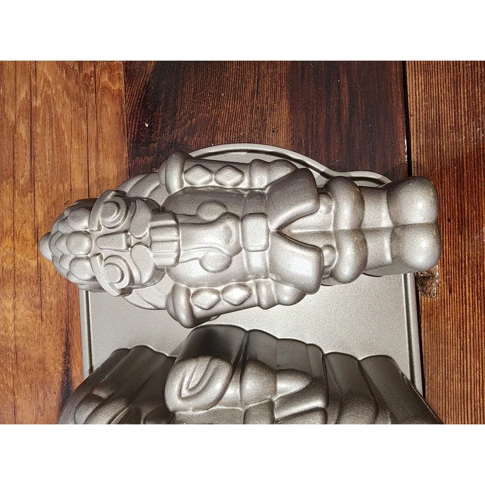 Nordic Ware Nutcracker Sweets‎ 6 cup cake pan